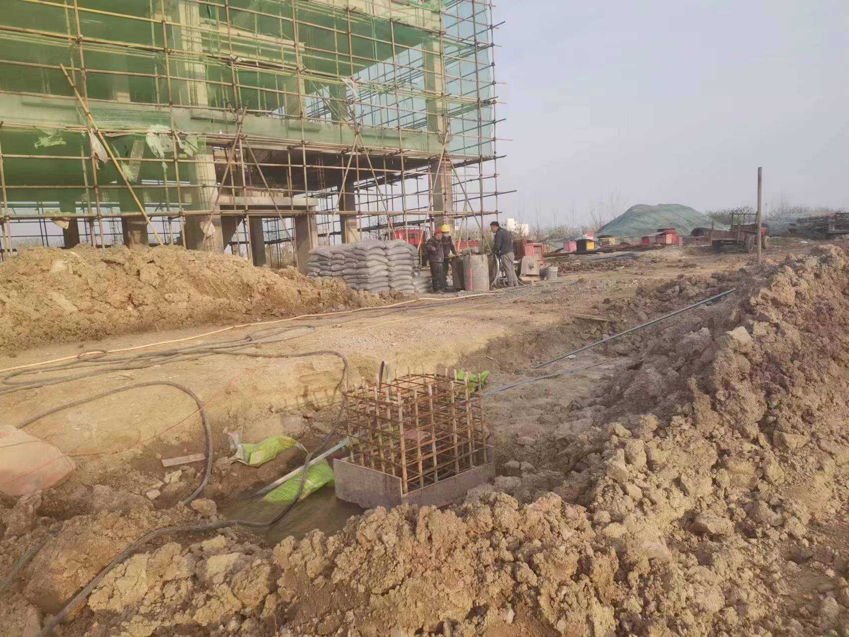 刚察当桥梁出现裂缝的时候应该及时加固修补